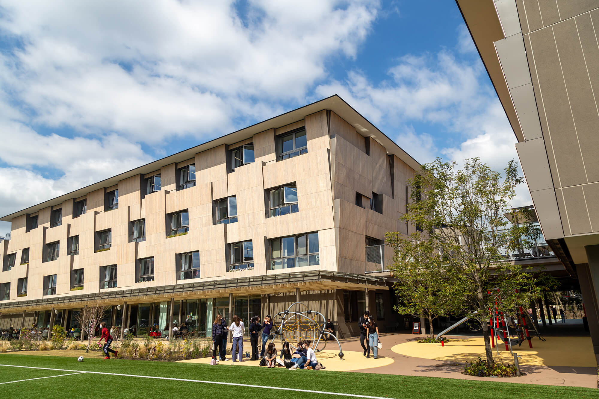 Yokohama International School (YIS)